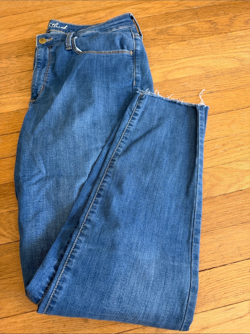 Universal Thread Women's Sz 14/32R Blue Denim Jeans - High Rise Straight raw hem